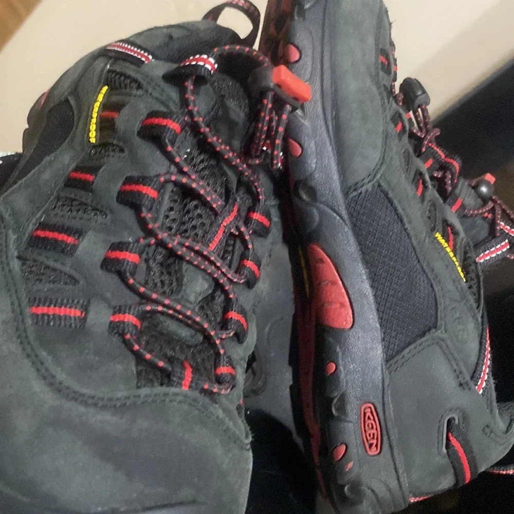 Used keen boots